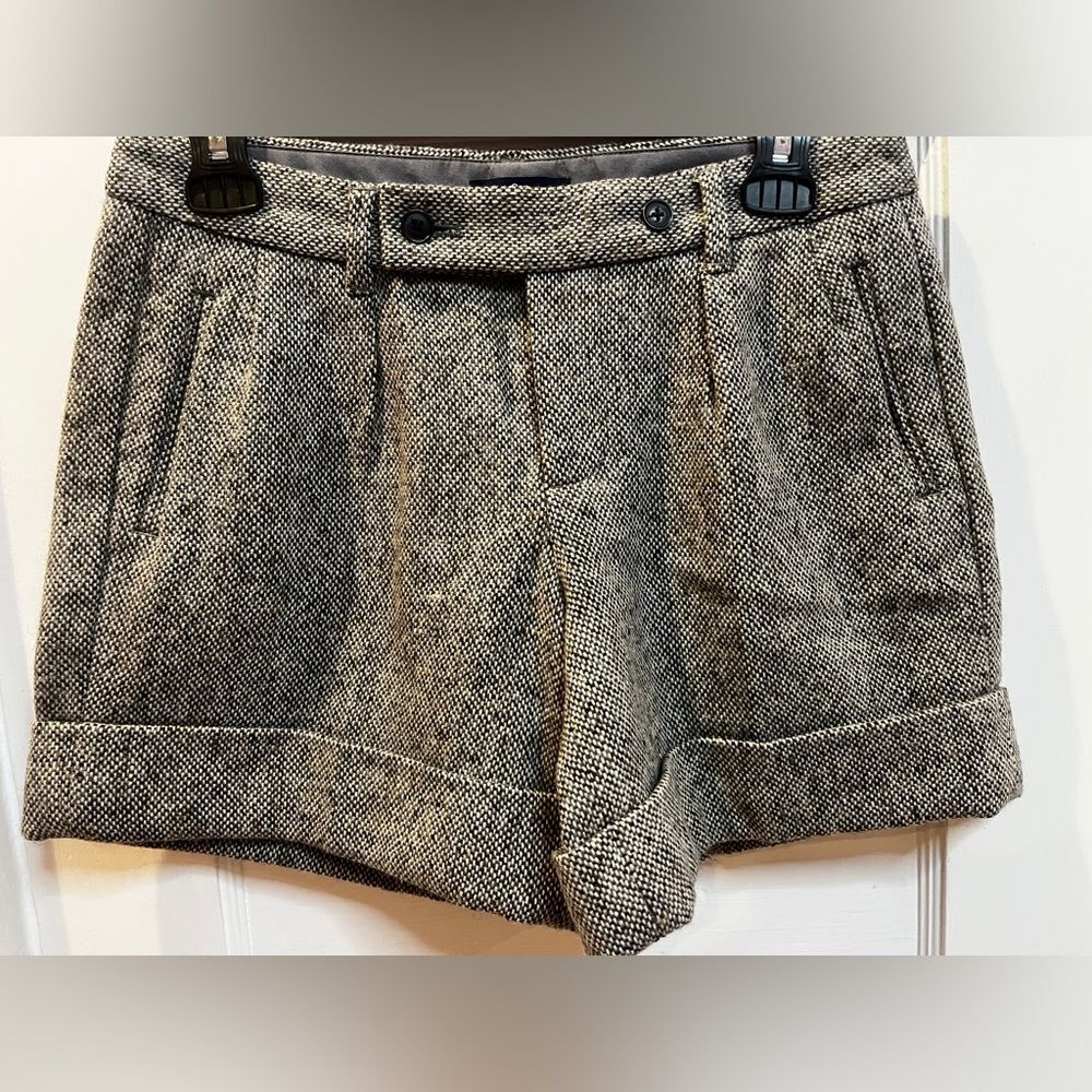 True Y2K Gap brand grey tweed wool-blend cuffed shorts. Size 1
